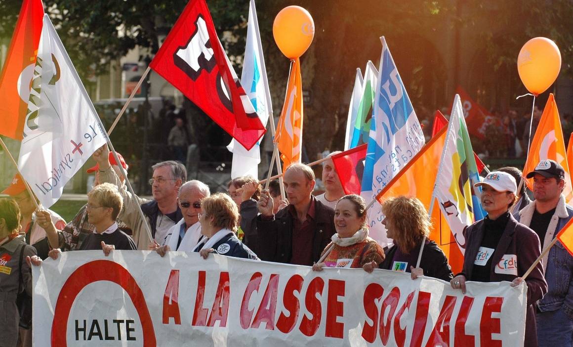 Billedet viser fagforeninger i Frankrig, som demonstrerer i forbindelse med en national strejke i 2005. Foto: ILO/M.Crozet.